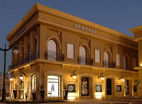 Versace opens a flagship store in Saudi Arabia 